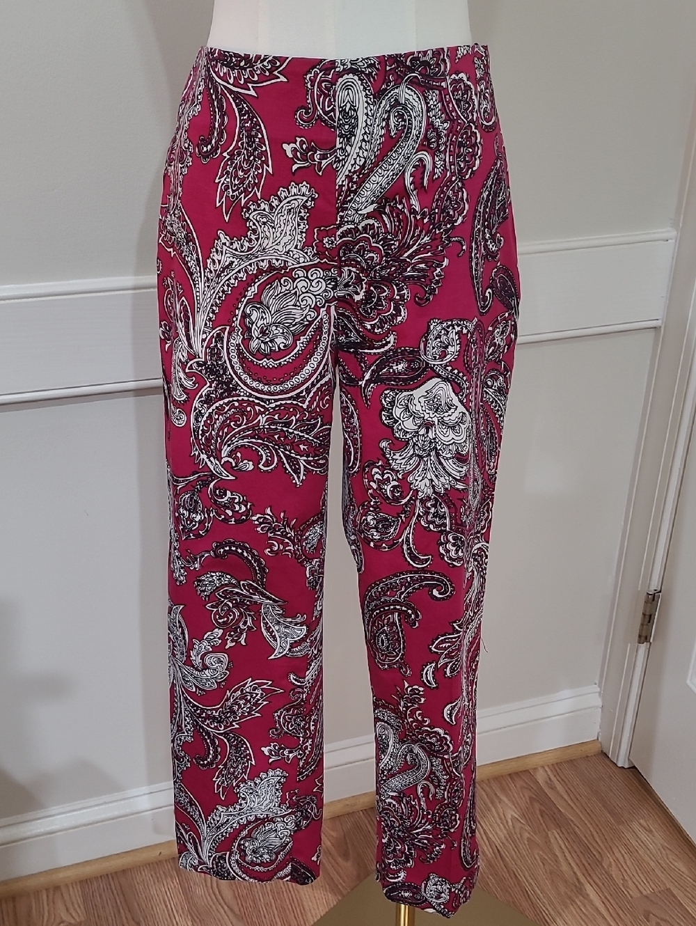 Talbots Classic Slim Fushia Paisley Straight-Leg Capri Pants - Size 4